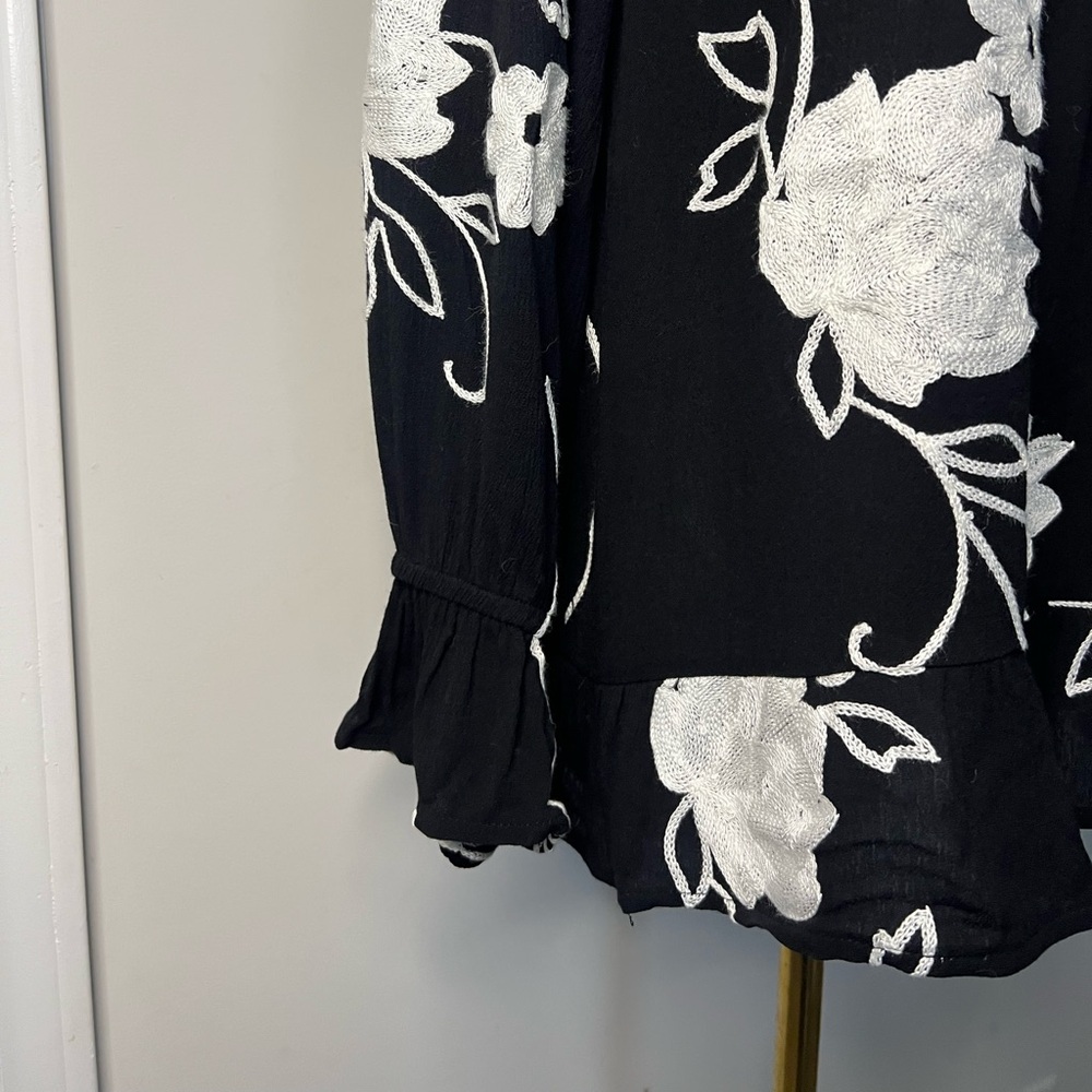 Inc International Concepts Black & White Floral Embroidered Blouse - Picture 3 of 13